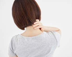 スマホ首の人におすすめ！首こりが劇的に消える「天柱体操」