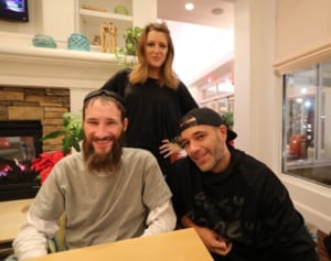 美談作り上げ4000万円集め…ホームレスと女性に有罪判決