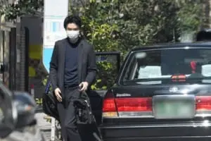 長谷川博己 破局説を一蹴！42歳誕生日は鈴木京香宅から出勤 | 女性自身