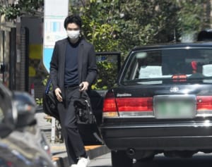 長谷川博己 破局説を一蹴！42歳誕生日は鈴木京香宅から出勤