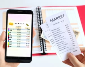 金運スマホには、「スマホケースは1万円と一緒に寝かす」