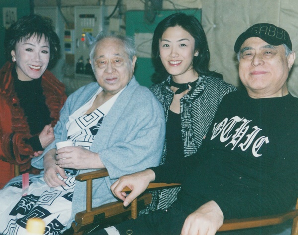 朝丘雪路さんと津川雅彦さんの一人娘 歌手活動の裏に母の遺志