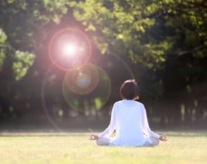 ヨガ研究所所長が伝授、認知症やダイエットに効果を持つ瞑想法