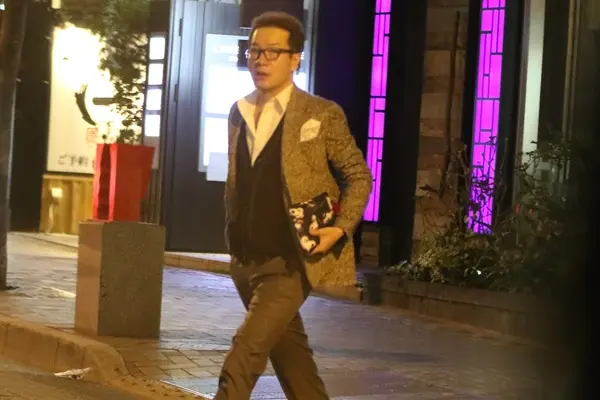 田原俊彦 3年別居していた 元モデル妻はバーでバイト開始 女性自身