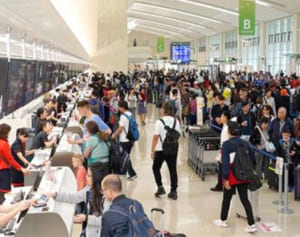 10連休前半、沖縄路線ほぼ満席 前年比2割増の59万人