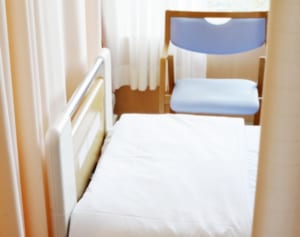 おひとりさまが入院…身元保証人は友人でもなれるって本当？