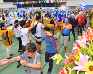 最高の思い出、来年も　トライアスロン宮古島大会