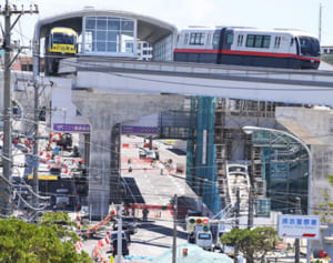 新しい駅でもうすぐ乗れる♪　ゆいレール延長区間で試運転　今夏以降の開業