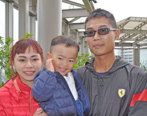 新婚旅行中の沖縄で早産　「2歳、台湾で元気です」　高額医療費、県民らの寄付で支援　台湾の親子が再訪