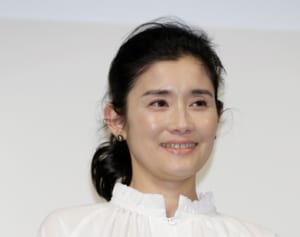 賛否分かれる石田ひかりの教育論  スマホで小遣い稼ぎはアリか