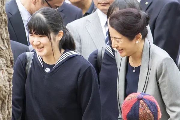 雅子さまが取り戻された笑顔…愛子さまの急成長が後押しに | 女性自身
