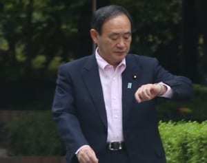 菅長官は反響強調…安倍首相への「35万いいね」は支持なのか