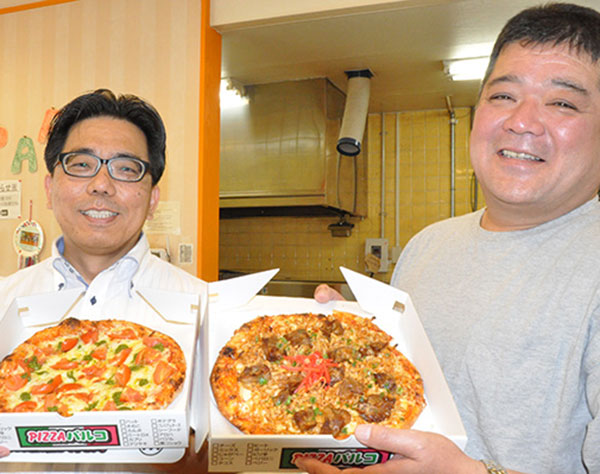 沖縄でピザが独自進化　ソーキそば…県産具材、島への愛のせ