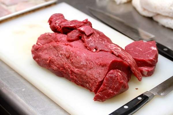 皮膚科医が解説「赤身肉」食べて美肌を作る3つのポイント