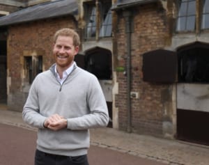 第一子誕生の英ヘンリー王子「愛おしい」子を前に寝不足か