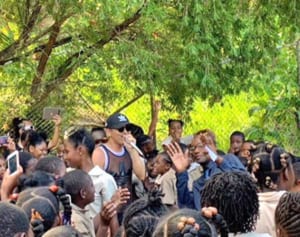 沖縄の4人の若者がジャマイカで伝えていること　DJのかけるレゲエ音楽、ダンスで