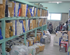 持ち主待っています×4万点　観光客増加の沖縄を悩ますもう一つの問題