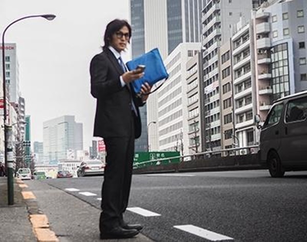 B’z稲葉浩志　渋谷での自撮り姿公開に「神が降臨」と大反響