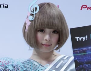 きゃりーの変顔動画が話題「もう芸人目指して」「最高すぎ」