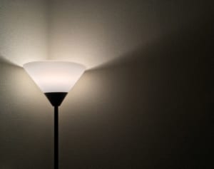 風呂、鍋、日記づけ…真っ暗闇で行う“闇活”リラックス術