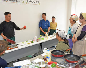 美味しい農家メシはこれだ！トマトリゾットにピーマンの塩昆布和え