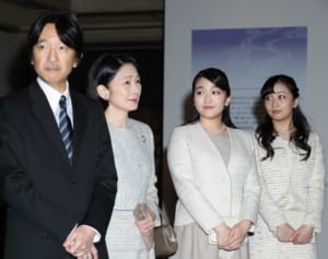 秋篠宮さま お一人出張ご公務が急増…家庭内不和懸念の声も