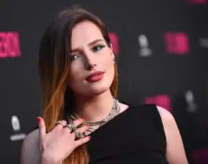 不正アクセスされたベラ・ソーン、自らヌード写真公開し反撃