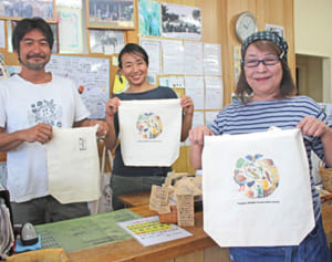 頭からビニールをかぶって死んでいたウミガメ　衝撃を受けた店主は…