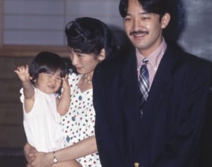 眞子さま1歳10カ月　かわいすぎるバイバイ！【秘蔵写真】