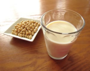 おやつがドカ食い予防に！とるべき栄養素とおやつ後の体操