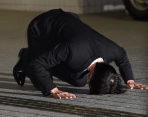 田口淳之介 土下座で小嶺麗奈を援護！同時保釈に隠された真意