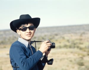 天皇陛下14歳 エアーズロックで“ビール”を飲む【秘蔵写真】
