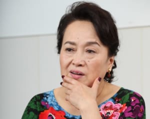 渡辺えり 認知症両親の介護明かす「する側の人柄で症状変わる」