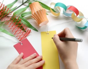 「老後二千万より年収二千万」声優・明坂聡美の短冊が話題呼ぶ