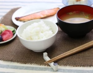 睡眠3時間まえに食事はNO！“腸にやさしい”24時間生活習慣