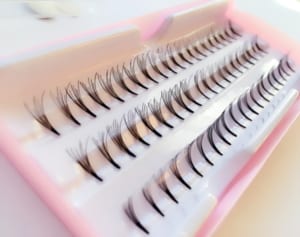 まつエク、顔ヨガ…皮膚科医が警鐘鳴らす「美顔習慣」に注意！