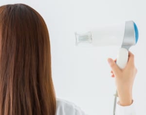 美容液シャンプーを使った「正しい頭皮と髪の洗い方」