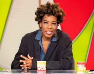 「私は吸血鬼」グラミー歌手の不可解インタビューにファン困惑