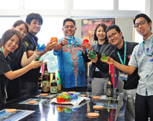 乾杯は泡盛で　与那原町で県内初の条例施行