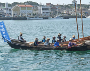 サバニ、島渡り100キロ挑戦　糸満から久米島へ
