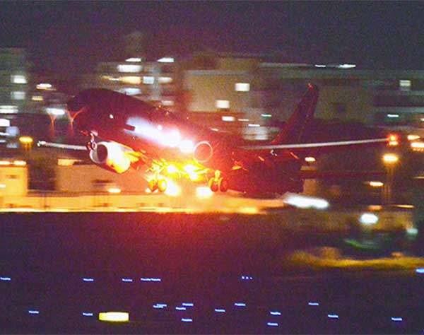 米海軍機、夜間離着陸繰り返す　普天間飛行場　騒音最大94デシベル、市民が苦情