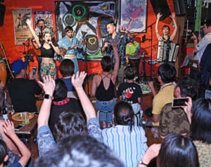 音楽で「基地」訴え　県民投票の元山仁士郎さんとカチンバがフジロックへ