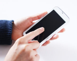 スマホ選びや家計管理、“お金貯まらない”習慣の特徴