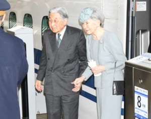 上皇陛下 床に体を横たえ…美智子さま心配された脳貧血の症状