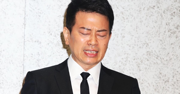 宮迫博之へのオフホワイト質問 無神経すぎる と非難殺到 女性自身