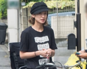 西山茉希　格闘家・皇治と“路上キス”報道も深夜1時に子供同伴…「心配になる」「かわいそう」の声