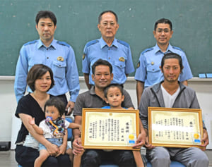 漂流中の米兵を救助　漁師の仲村さん、伴野さん　名護署が感謝状