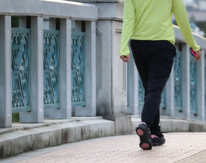 「歩幅広い人は認知症なりにくい」医師が語る“健脚”のカギ