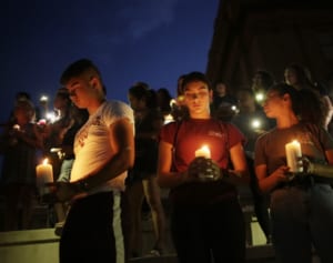 テキサス銃乱射事件で亡くなった女性、生後2カ月の息子の盾に