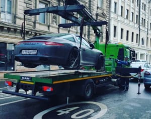 駐車場で夫が突然死！ 超過料金と罰金催促に失意の妻は…